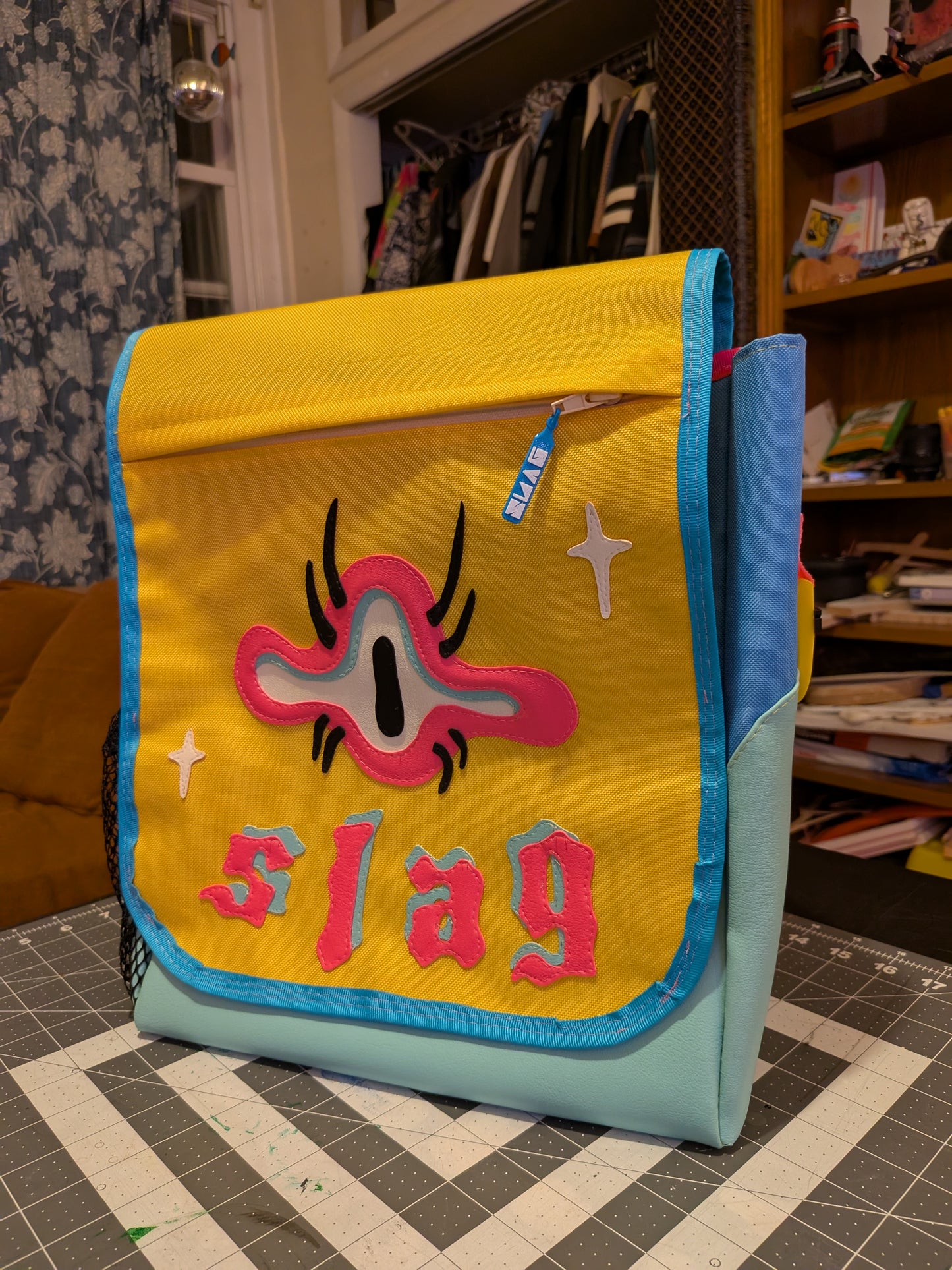 Cait's Tall Messenger